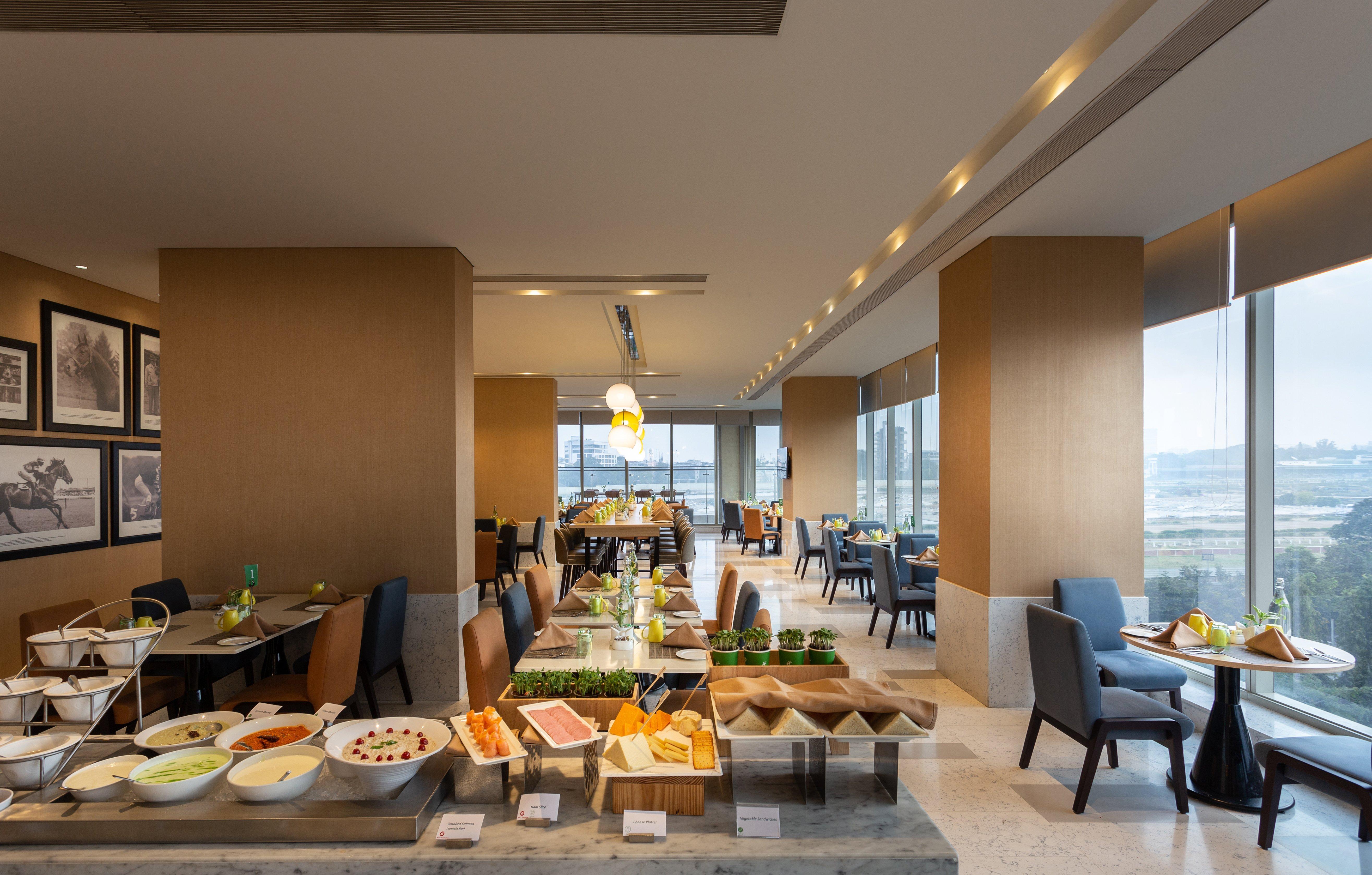 Holiday Inn Bengaluru Racecourse By Ihg Kültér fotó The Club Lounge at the hotel
