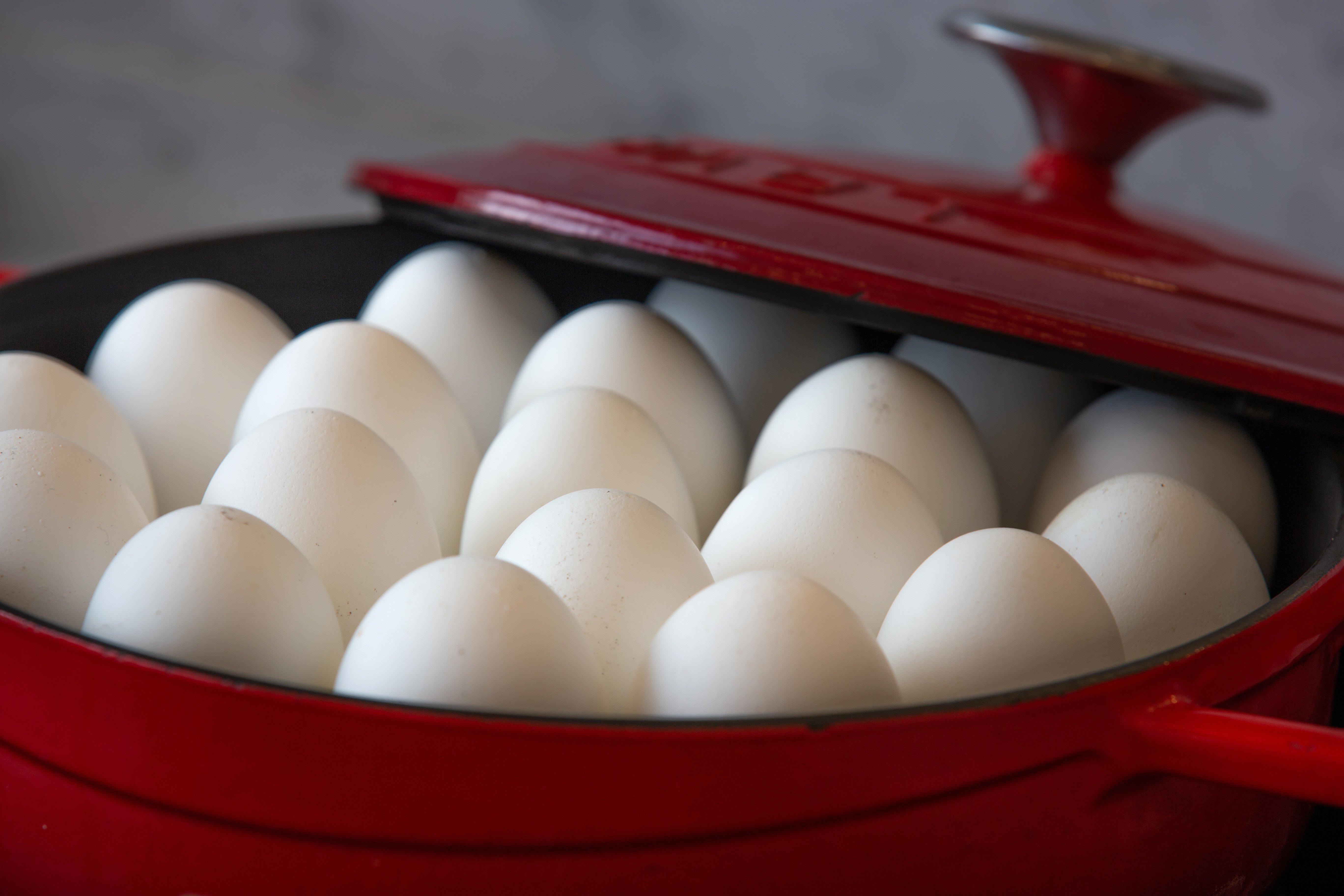 Holiday Inn Bengaluru Racecourse By Ihg Kültér fotó Eggs in a Le Creuset
