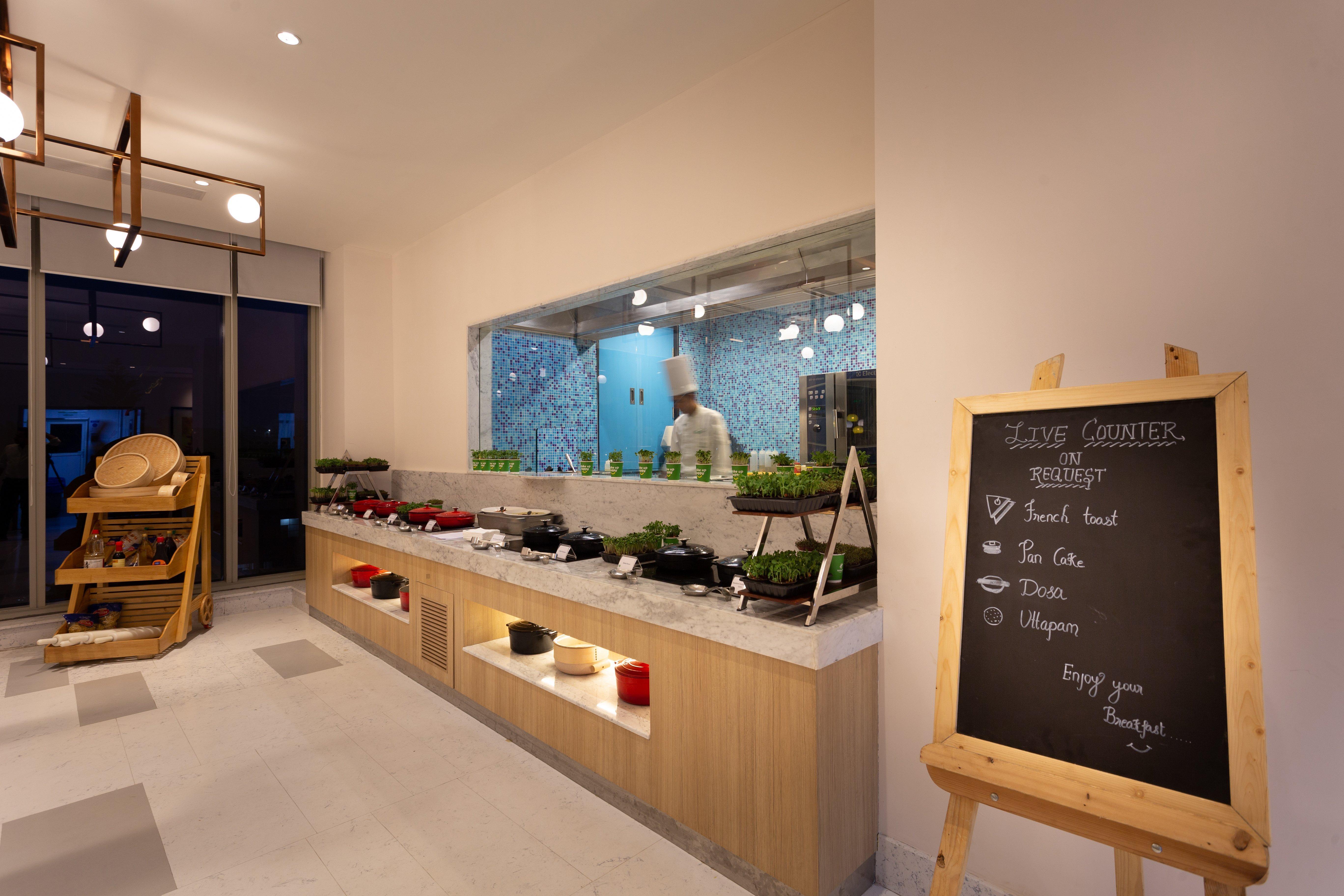 Holiday Inn Bengaluru Racecourse By Ihg Kültér fotó The kitchen at the restaurant