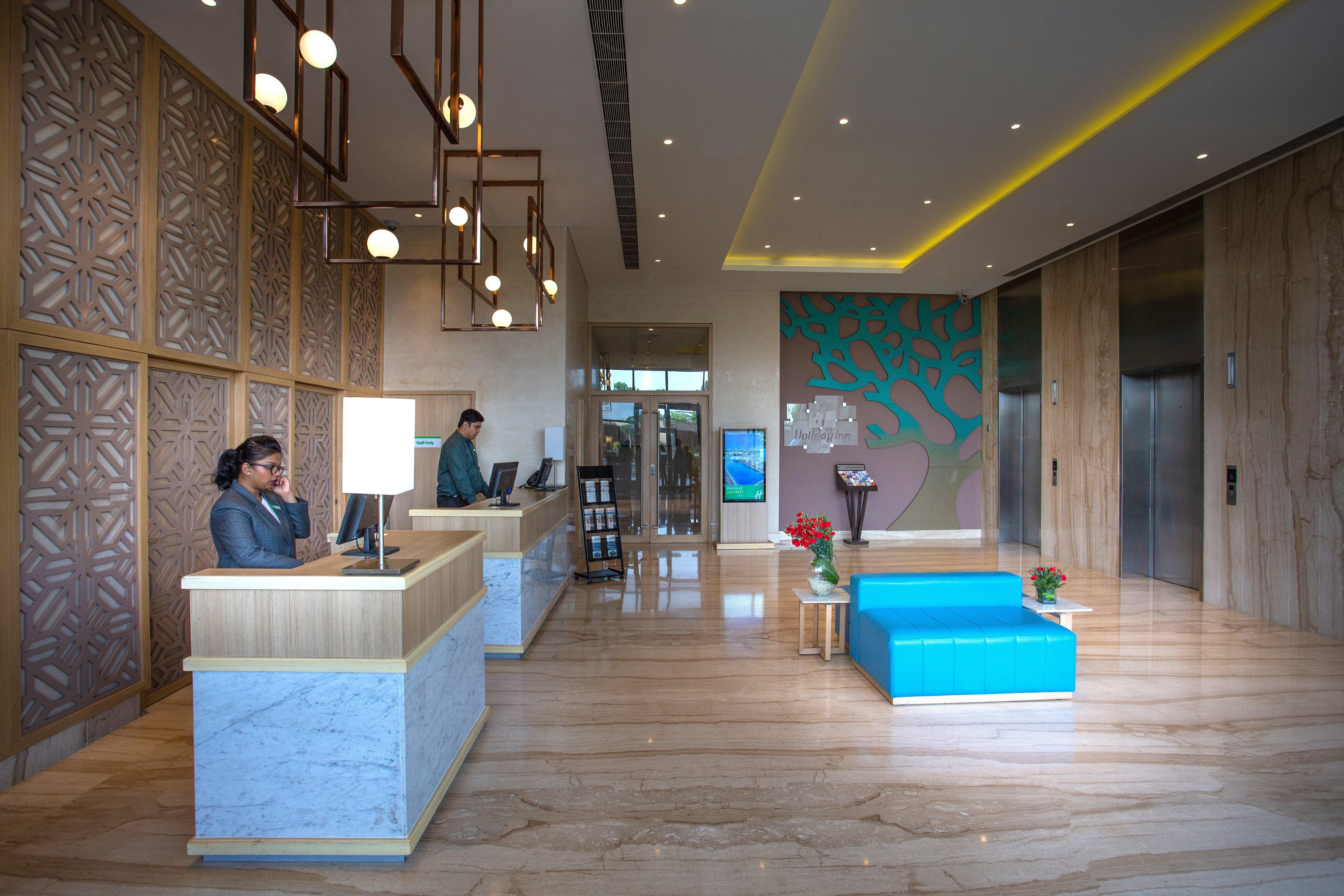 Holiday Inn Bengaluru Racecourse By Ihg Kültér fotó The lobby of the hotel