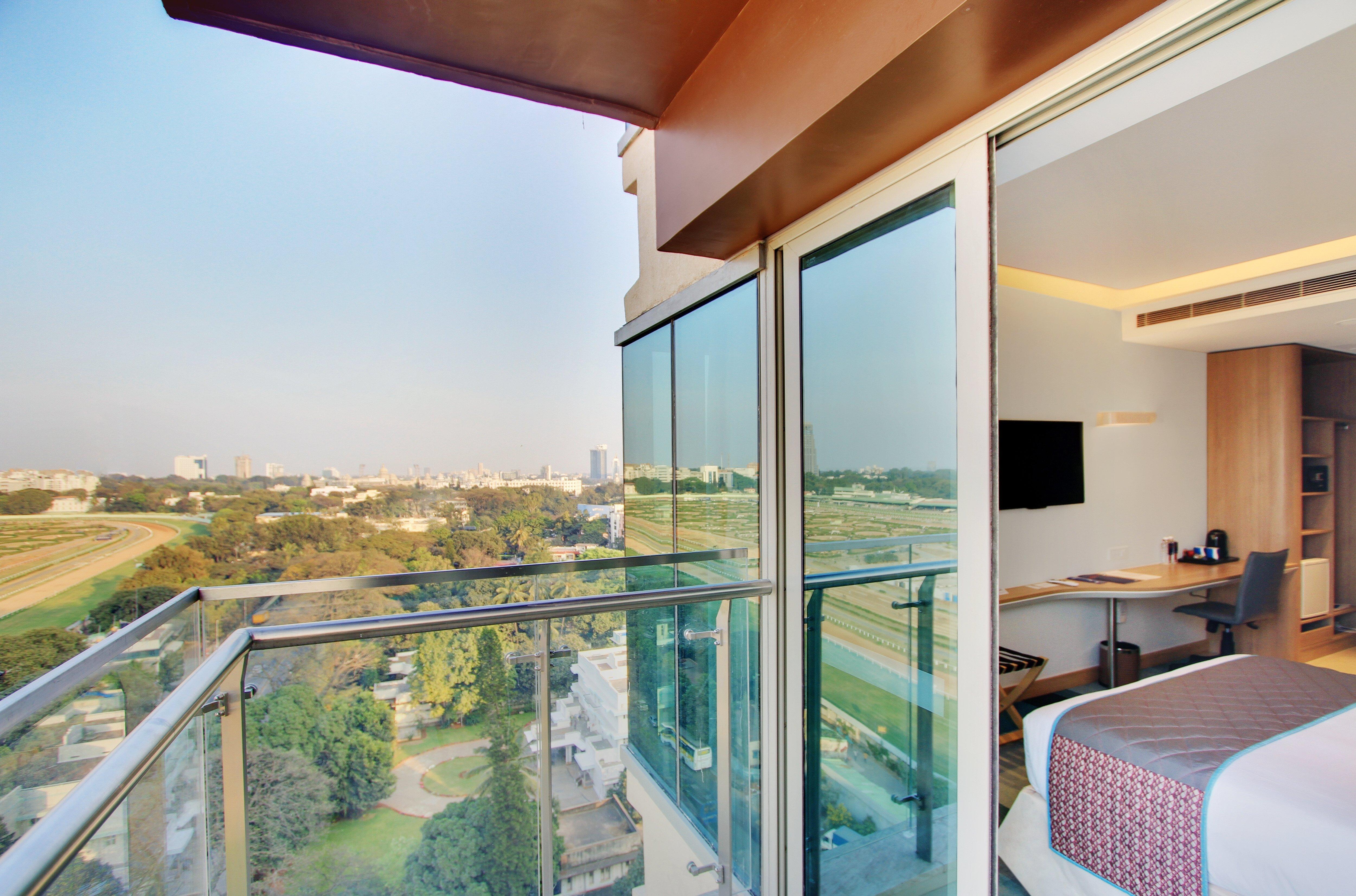 Holiday Inn Bengaluru Racecourse By Ihg Kültér fotó A room at the hotel