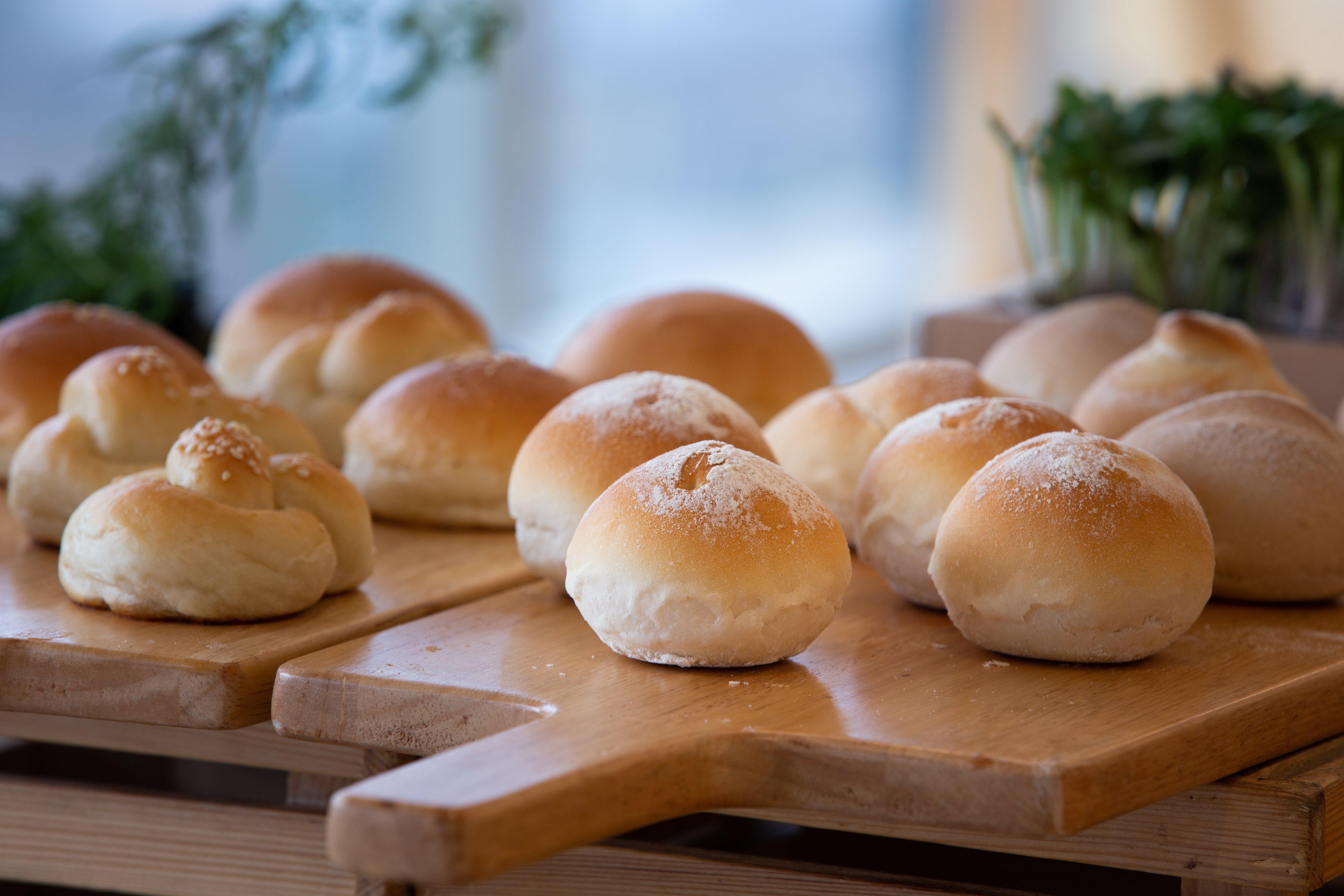 Holiday Inn Bengaluru Racecourse By Ihg Kültér fotó Saffron buns