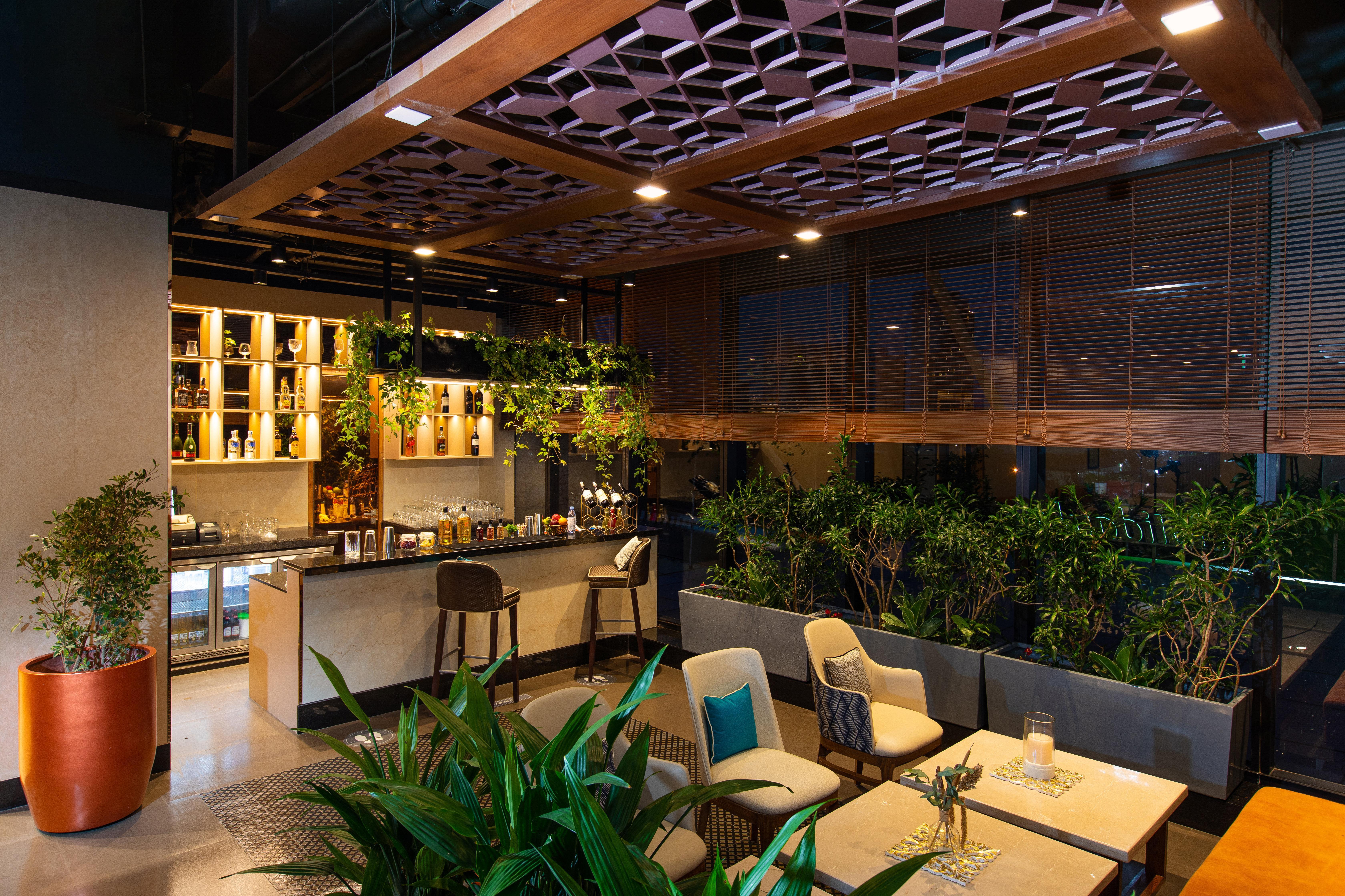Holiday Inn Bengaluru Racecourse By Ihg Kültér fotó The lounge at the airport