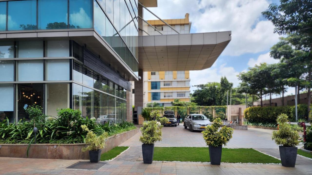 Holiday Inn Bengaluru Racecourse By Ihg Kültér fotó The hotel's entrance