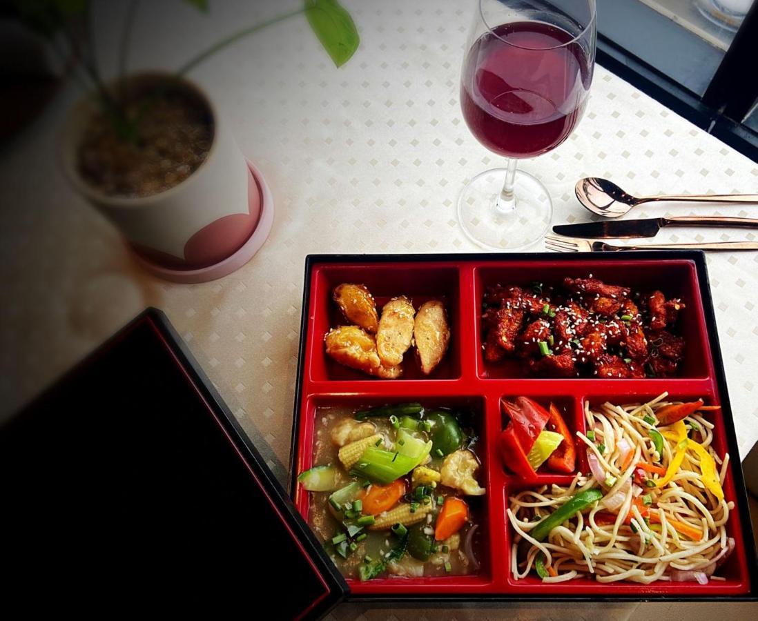 Holiday Inn Bengaluru Racecourse By Ihg Kültér fotó A vegetarian bento