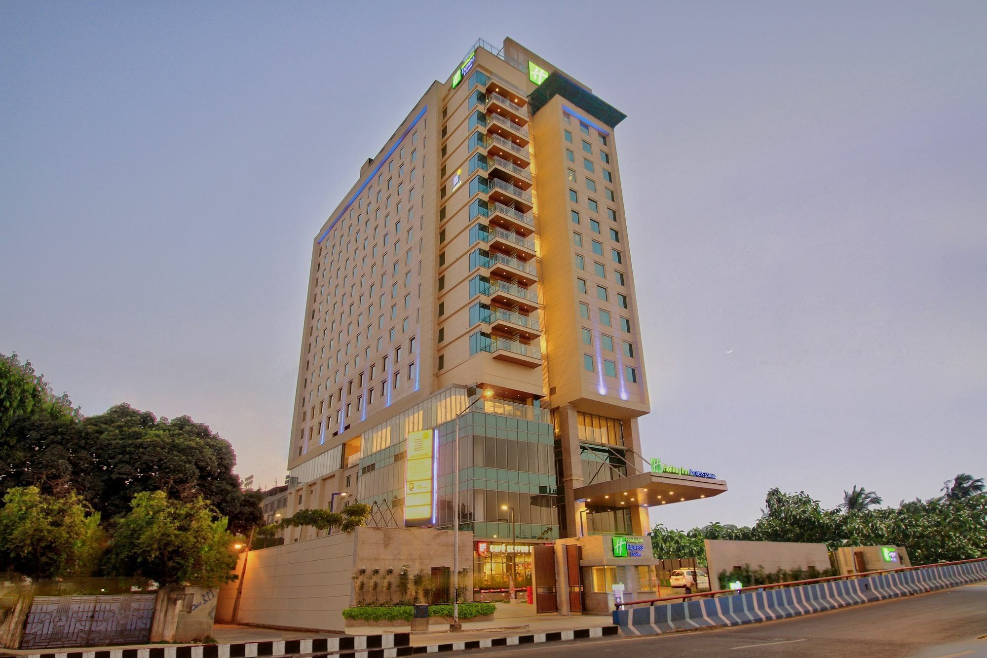 Holiday Inn Bengaluru Racecourse By Ihg Kültér fotó Holiday Inn Dhaka