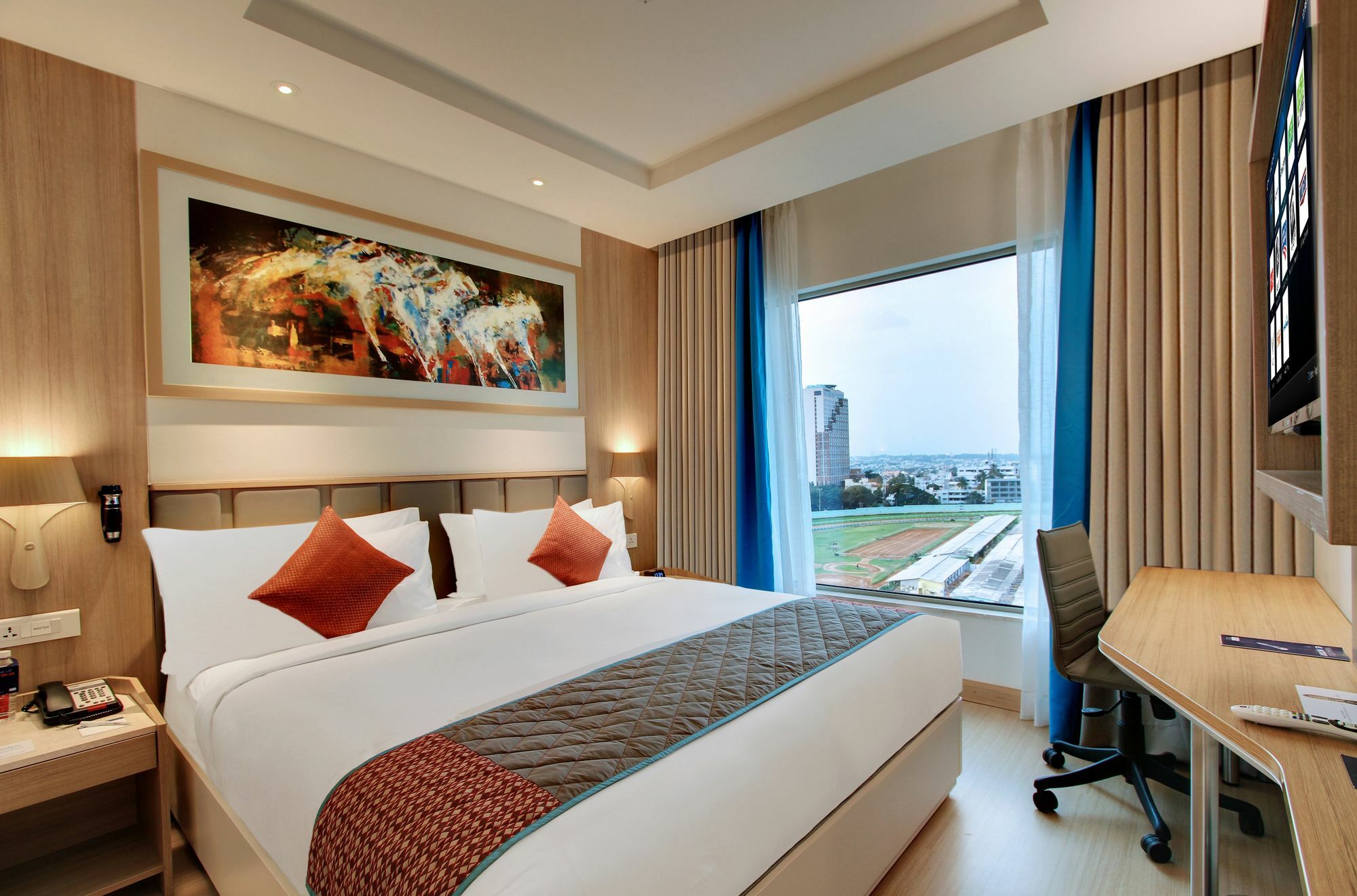 Holiday Inn Bengaluru Racecourse By Ihg Kültér fotó A room at the hotel